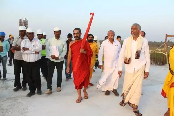 HH Swamiji Visits Statue Of Equality Site